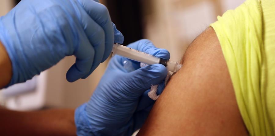 vacuna contra el virus del dengue