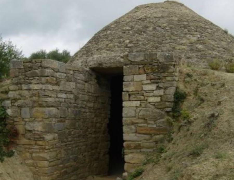 Tumbas En Grecia Cubiertas De Oro