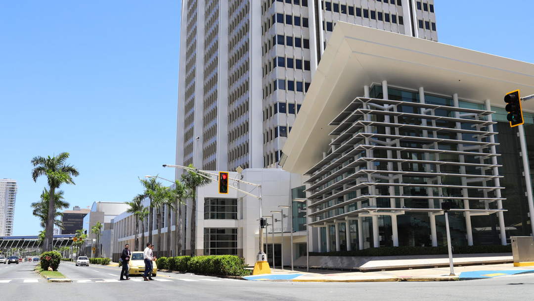 Bancos Y Comercios De La Milla De Oro