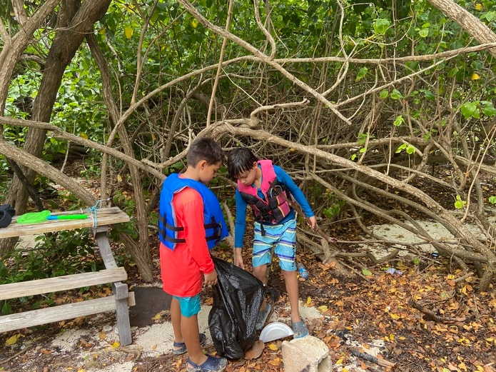 Niños Limpian Playas En Fajardo