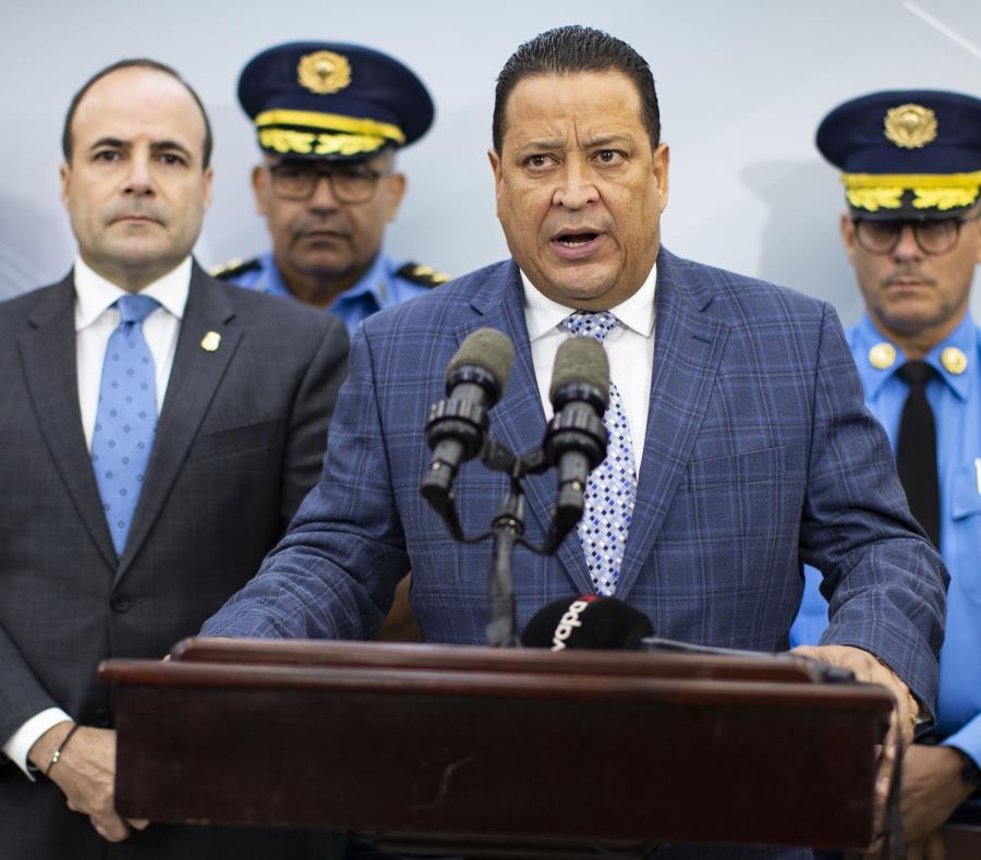 Comisionado De La Policia Henry Escalera