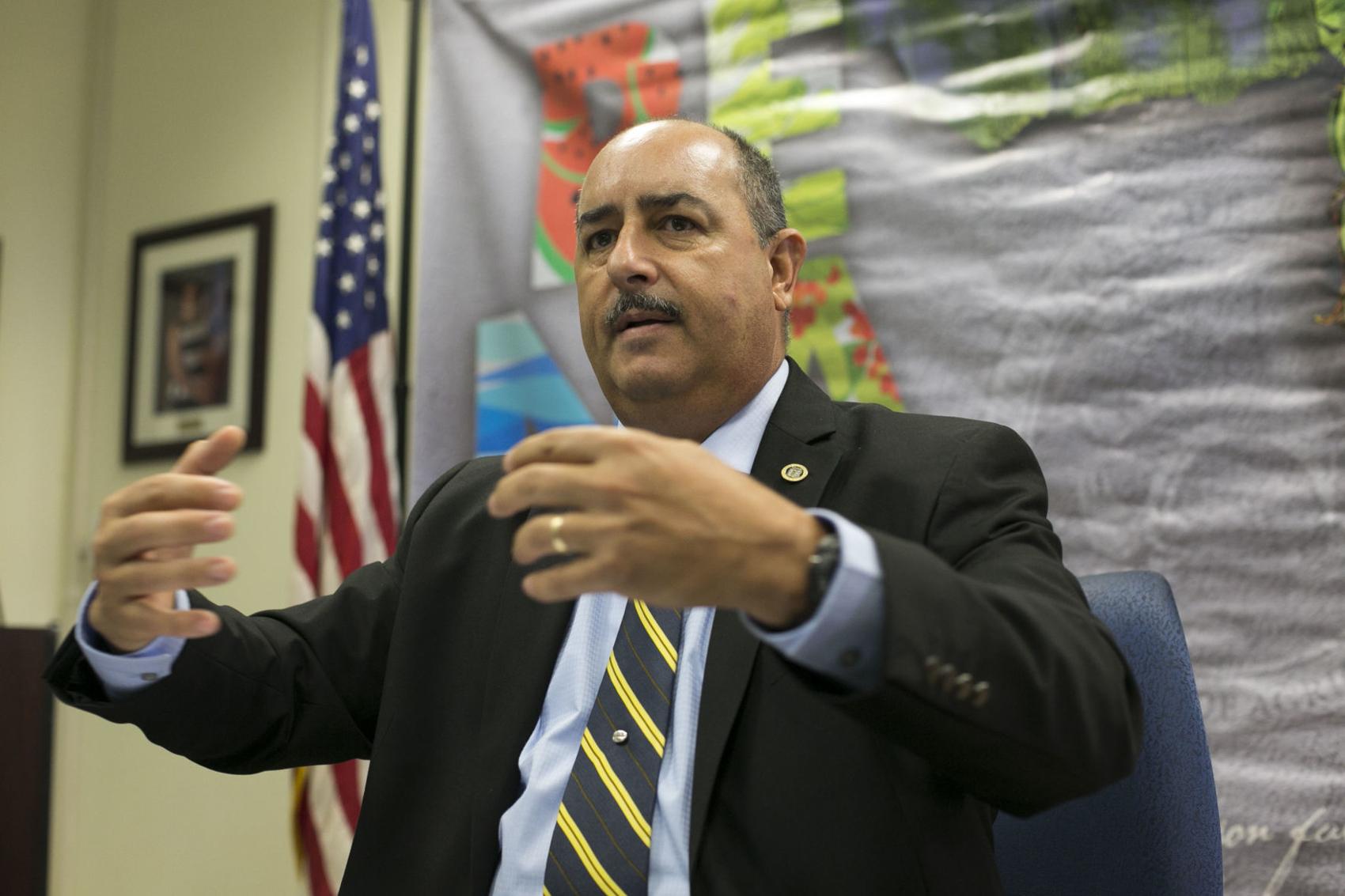 Secretario Departamento Agricultura Carlos Flores Ortega
