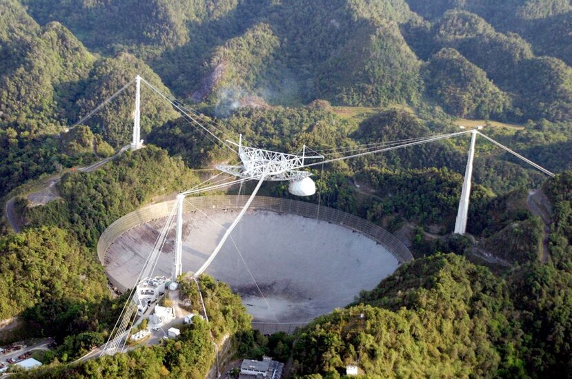 Imagen del Observatorio de Arecibo antes de los accidentes recientes. (El Nuevo Día)