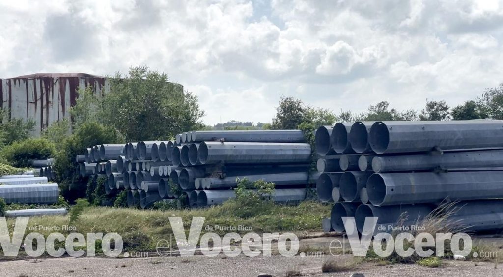 Sin uso 10,000 postes de metal para el alumbrado eléctrico
